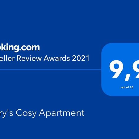 Kerry'S Cosy Apartment Vári Ngoại thất bức ảnh