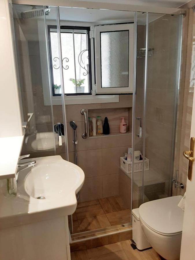 Kerry'S Cosy Apartment Vári Ngoại thất bức ảnh
