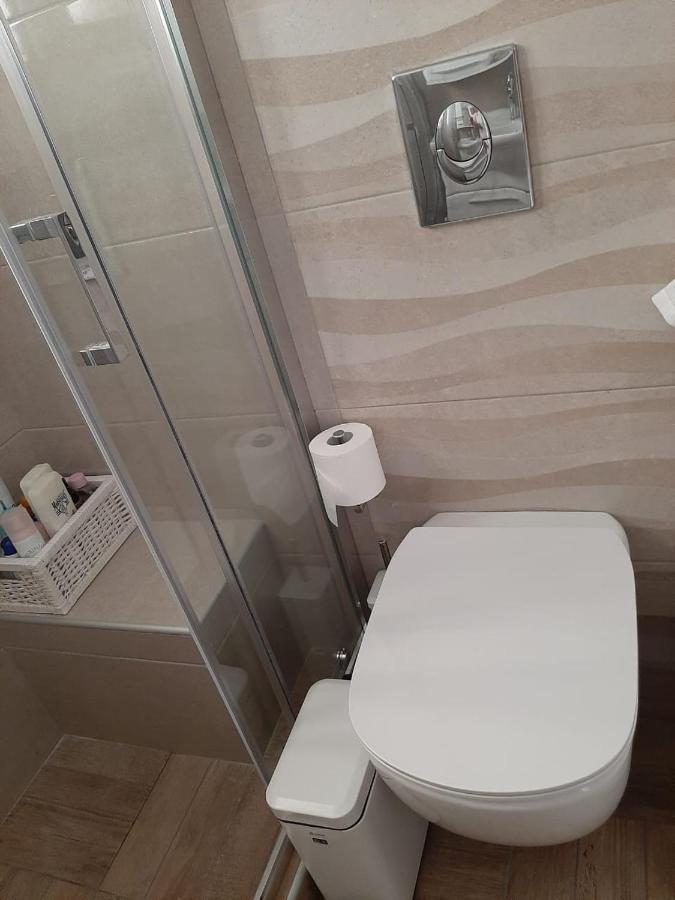 Kerry'S Cosy Apartment Vári Ngoại thất bức ảnh