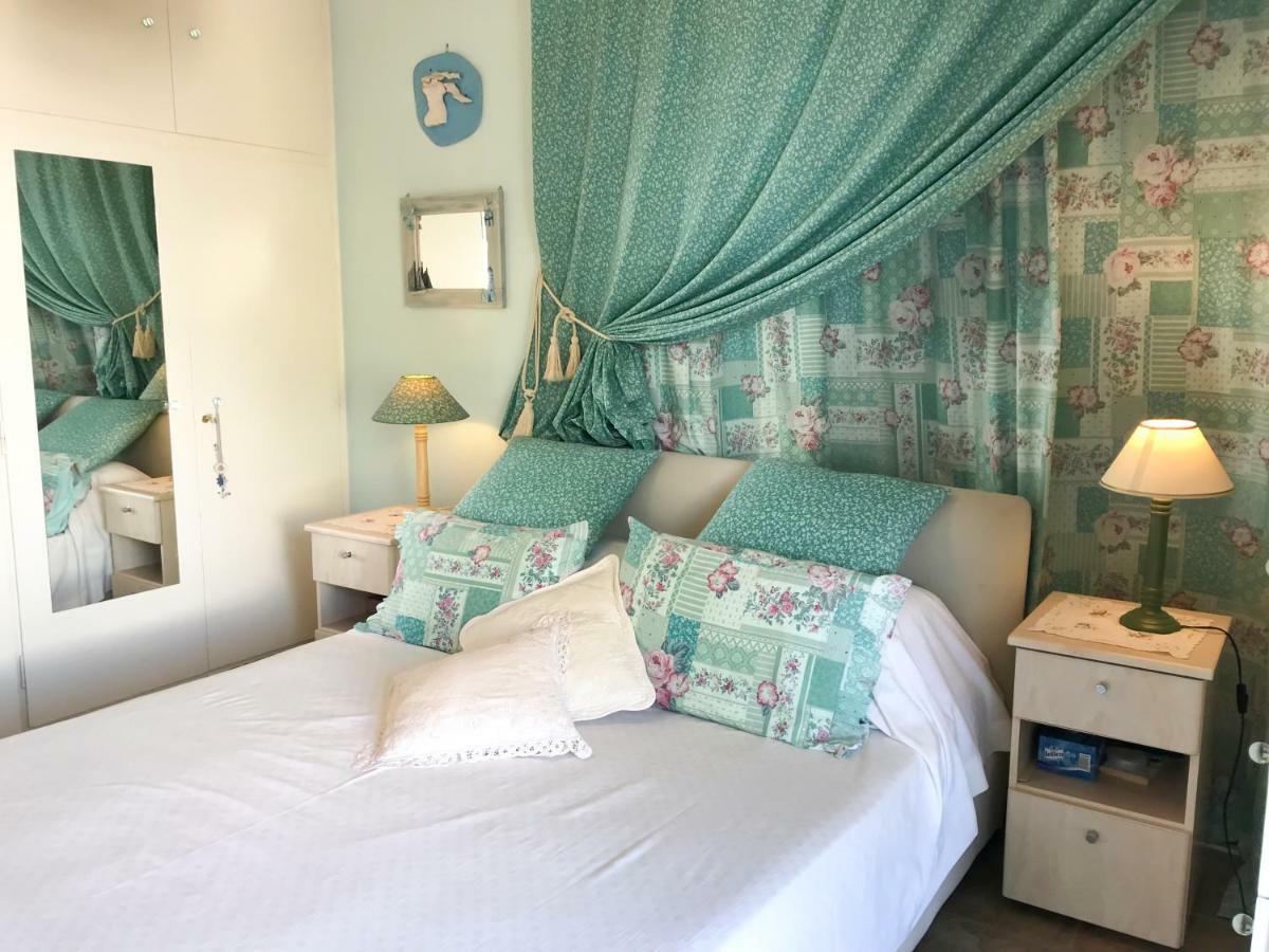Kerry'S Cosy Apartment Vári Ngoại thất bức ảnh