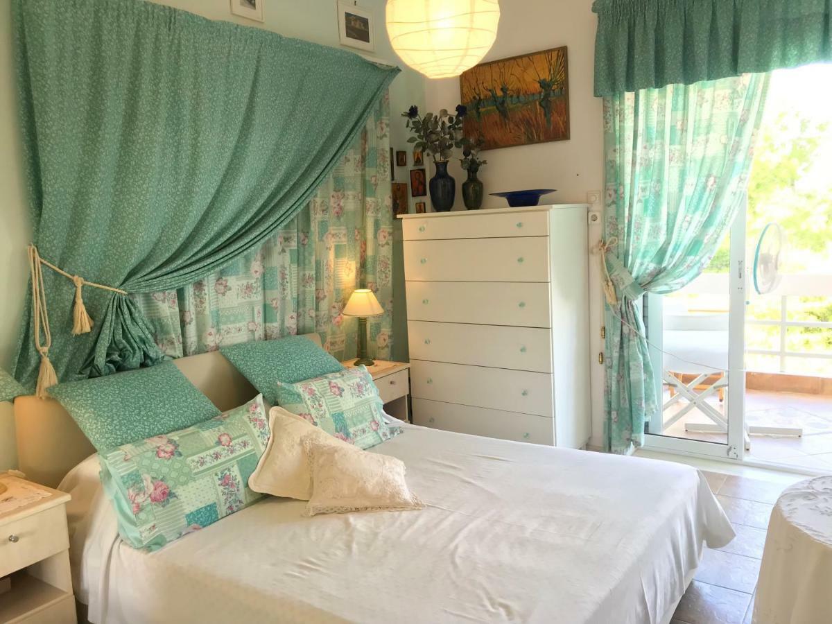 Kerry'S Cosy Apartment Vári Ngoại thất bức ảnh