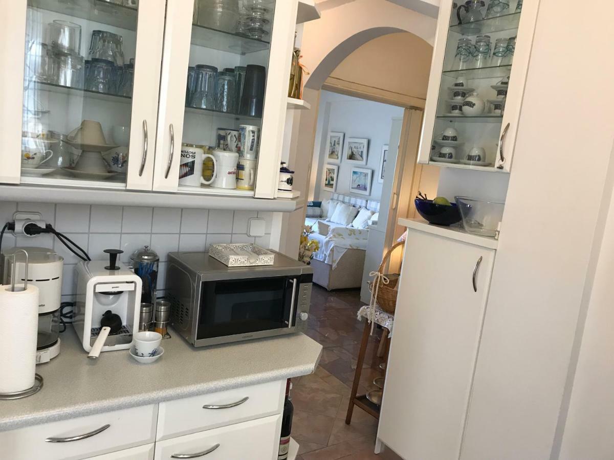 Kerry'S Cosy Apartment Vári Ngoại thất bức ảnh